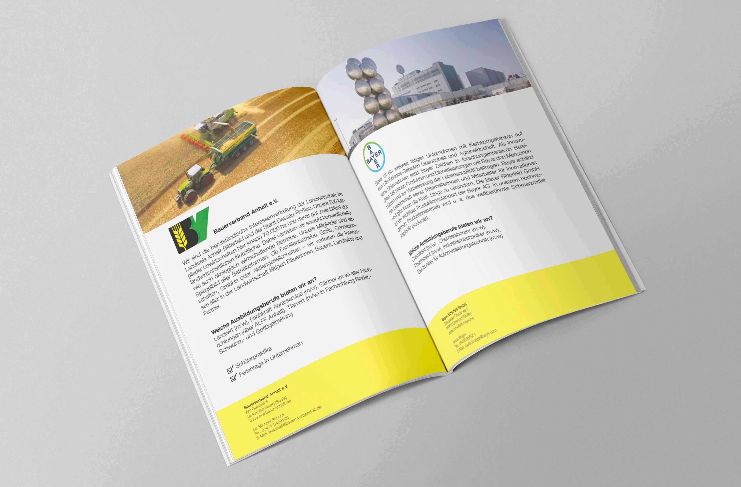 169-magazine-mockup-02 169-magazine-mockup-02